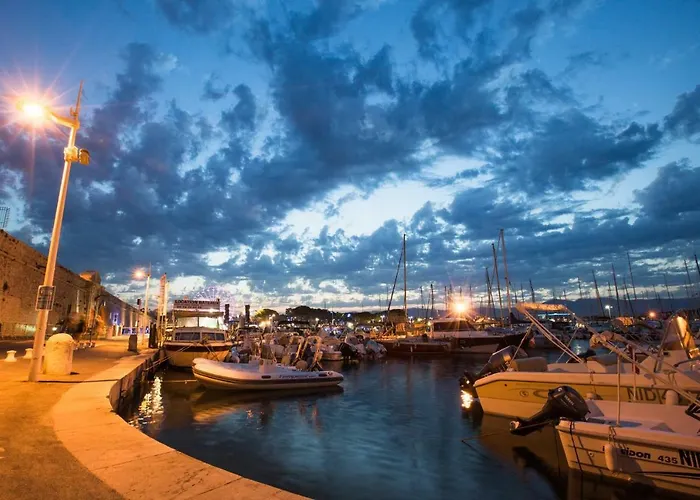 Chateau Clemenceau Апартаменти